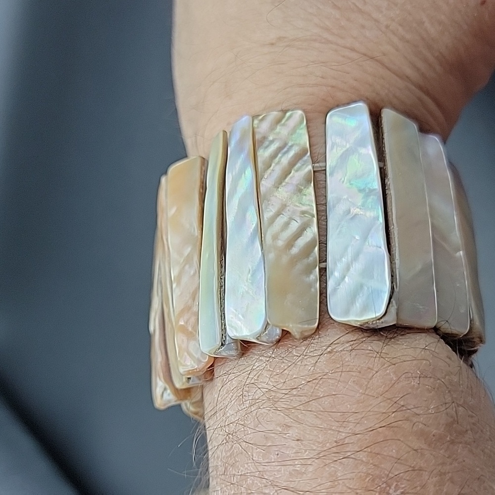 Iridescent Mother Of Pearl Shell Bracelet US Size 7 To 7-1/2"